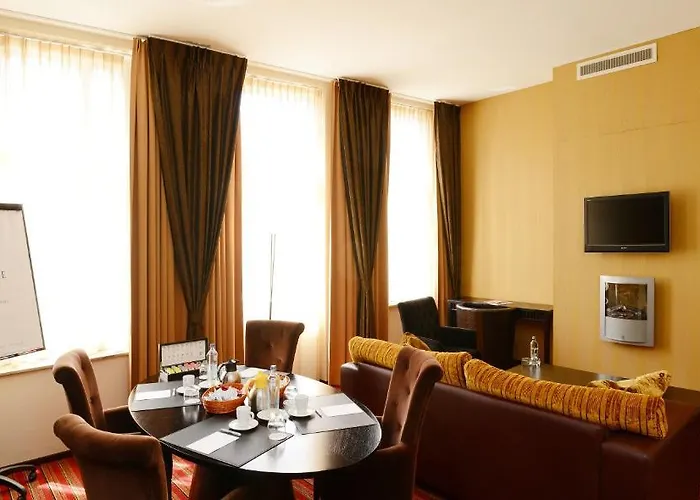 Amrath Grand De L'empereur Hotel